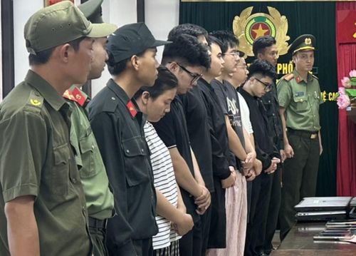 Nhóm đối tượng mua bán trái phép thông tin thẻ thanh toán quốc tế.