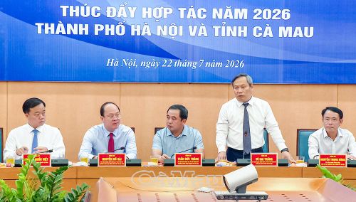 Chủ tịch UBND Thành phố Hà Nội Vũ Đại Thắng phát biểu khẳng định Hà Nội luôn sẵn sàng đồng hành cùng Cà Mau.