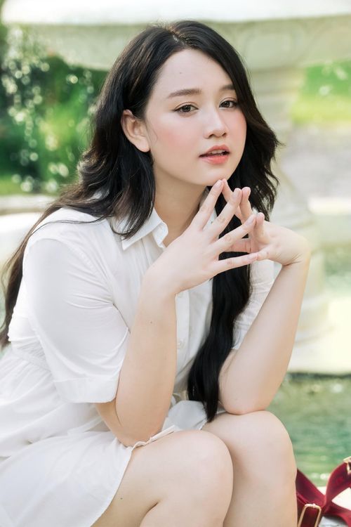 Diễn viên sinh năm 1998 cho biết cô học cách yêu thương và chăm sóc bản thân nhiều hơn. (Ảnh: FBNV)