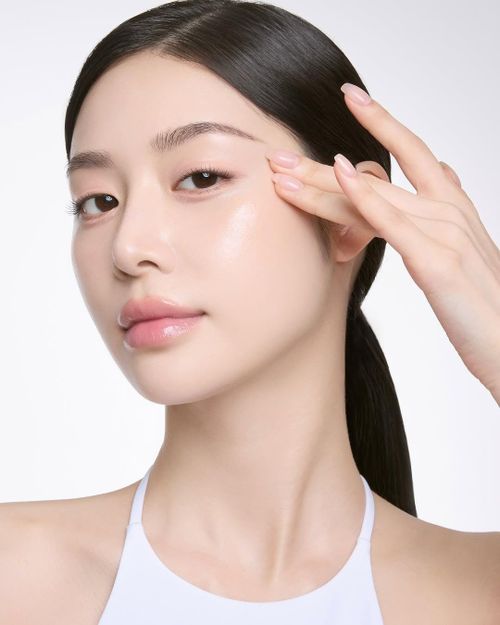 Làm sạch da đúng cách góp phần giảm nguy cơ bít tắc lỗ chân lông. (Ảnh: Pinterest)
