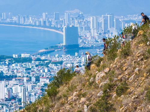 Đô thị Nha Trang nhìn từ núi Cô Tiên. (Ảnh: N.H)
