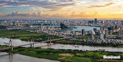 Trục sông Hồng được xác định là khu vực góp phần gia tăng quỹ không gian xanh của thành phố. Ảnh: Phạm Hùng