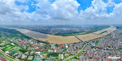Quang cảnh sông Hồng. Ảnh: Phạm Hùng