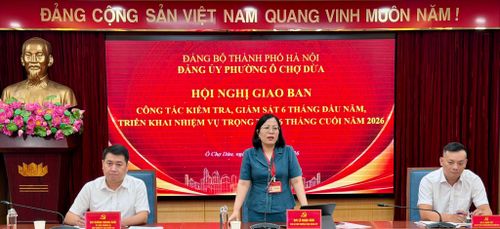 Phó Bí thư Thường trực Đảng ủy phường Lê Ngọc Hân phát biểu chỉ đạo tại hội nghị. Ảnh: Võ Giang