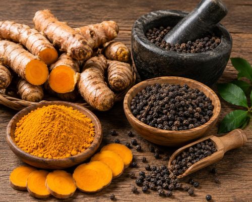 Tiêu đen chứa piperine, giúp cơ thể hấp thu và sử dụng curcumin hiệu quả hơn.