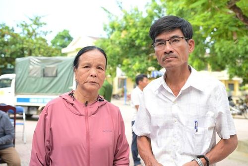 Gia đình cô Lê Thị Hồng (Bình Thạnh, Bình Sơn, Quảng Ngãi) thân nhân của liệt sĩ Lê Văn Thắng. Ảnh: H.Khánh