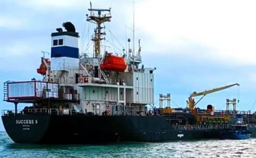 Vào tháng 6, Liên minh châu Âu (EU) đã mở rộng quyền hạn của chiến dịch hải quân IRINI và cho phép kiểm tra các tàu có liên hệ với "hạm đội bóng tối" của Nga.