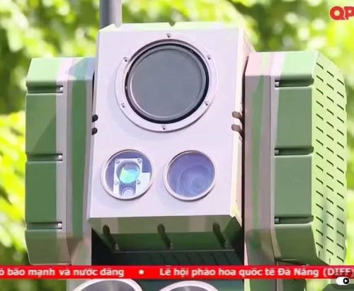 Các cảm biến này được kết hợp với súng phóng đạn khói ngụy trang, bắn ra các loại đạn có khả năng tạo ra màn chắn khí dung bảo vệ khi che kín chiếc xe trước hệ thống ngắm bắn của đối phương.