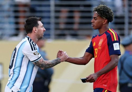  Nhà vô địch World Cup Lamine Yamal tăng khoảng 11 triệu follower, lên 54,3 triệu, trong khi á quân Lionel Messi tăng thêm gần 9 triệu, từ 506,5 triệu lên 515 triệu. Sau mỗi trận đấu, màn trình diễn của thần đồng bóng đá Tây Ban Nha hay siêu sao số 10 của Argentina cũng đều trở thành tâm điểm bàn luận trên mạng xã hội. Ảnh: Reuters. 
