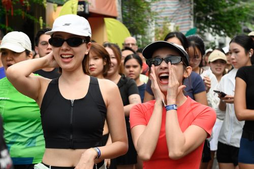  Cung đường chạy vỏn vẹn 5 km vòng quanh khu vực Thảo Điền. Không đặt nặng thành tích, buổi chạy hướng đến việc kết nối cộng đồng và tạo thêm động lực để mọi người duy trì thói quen vận động, giống như cách không gian này khuyến khích những cuộc gặp gỡ vào mỗi tối.
