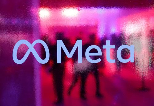  Meta vừa sa thải để tiết kiệm, vừa chi mạnh để săn nhân sự AI khan hiếm và đắt đỏ. Ảnh minh họa: Francis Mascarenhas/Reuters.