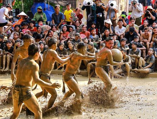 Lễ hội Vật cầu nước làng Vân - Di sản độc đáo vùng Kinh Bắc. Ảnh: TTXVN
