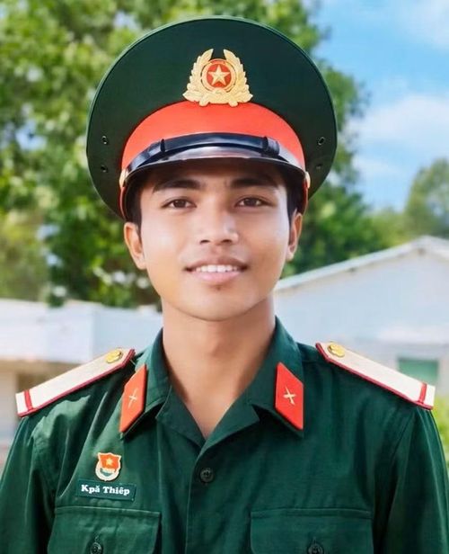 Hạ sĩ Kpă Thiêp.