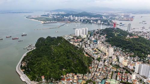Một góc Hạ Long ngày nay. (Ảnh: QUANG THỌ)