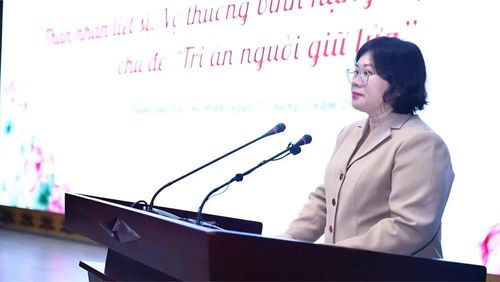  Bà Văn Thị Bạch Tuyết, Phó Bí thư Thành ủy Thành phố Hồ Chí Minh phát biểu. 
