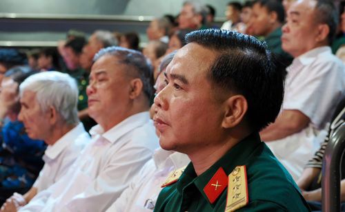  Nhiều đại biểu xúc động khi nghe chia sẻ tại chương trình. Ảnh: HOÀNG HÙNG 