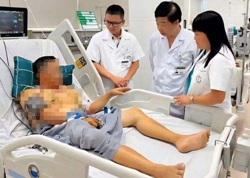 Người bệnh 38 tuổi Trung Quốc nhập viện trong tình trạng nguy kịch đã được cứu sống - Ảnh BVCC