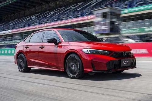 Trên phiên bản EL+, Honda bổ sung hệ thống cảnh báo điểm mù Blind Spot Information (BSI) và cảnh báo phương tiện cắt ngang khi lùi Cross Traffic Monitor (CTM). Hai trang bị này cũng xuất hiện trên bản RS.