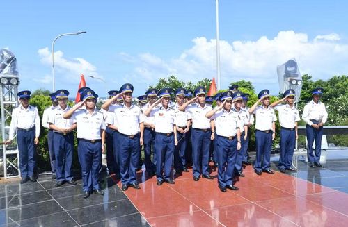 Quang cảnh lễ dâng hoa, dâng hương tại Nghĩa trang Liệt sĩ Phú Quốc
