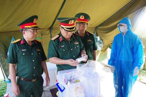 Lãnh đạo Quân khu 4 yêu cầu các đơn vị tiếp tục phối hợp chặt chẽ, thực hiện nghiêm quy trình kỹ thuật lấy mẫu sinh phẩm.