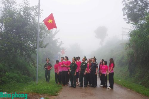 Các bản vùng biên xã Yên Sơn thay đổi diện mạo nhờ công trình “Thắp sáng vùng biên”. Ảnh: Nguyễn Hòa Bình