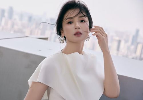 Lưu Đào sở hữu vẻ đẹp phúc hậu thuần khiết, sự nghiệp hơn 20 năm không có scandal. Không những vậy, cô còn được yêu thích vì nhiều năm gánh vác gia đình, trả nợ giúp chồng, trở thành "con dâu quốc dân" trong lòng khán giả. Lưu Đào tham gia nhiều bộ phim truyền hình nổi tiếng quốc dân như Những cô con dâu nhà họ Khang, Hoan lạc thanh xuân, Hoàn Châu cách cách 3, Bạch Xà truyện, Sao trời biển rộng, trong đó vai A Châu trong Thiên long bát bộ 2003 gắn liền với tên tuổi của cô.