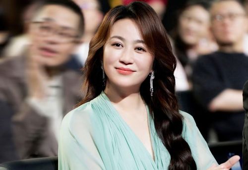 Mã Lệ có thể nói là nữ diễn viên hài ăn khách bậc nhất Trung Quốc. Sự kết hợp giữa cô và "vua hài" Thẩm Đằng được ca ngợi là "cặp đôi vàng đảm bảo doanh thu". Mã Lệ chuyên tâm đóng phim không có scandal nên được khán giả yêu mến.