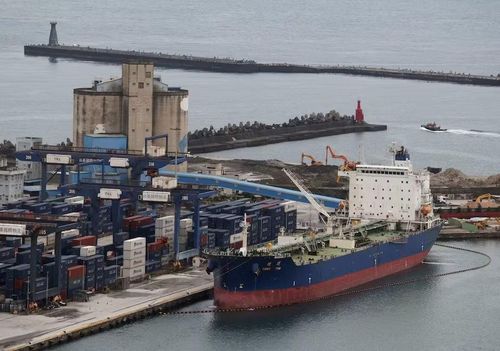 Giá dầu tiếp tục leo thang, chạm đỉnh hơn 6 tuần khi căng thẳng giữa Mỹ và Iran gia tăng. Ảnh: Reuters.