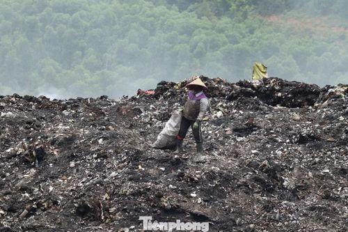 Bãi rác Nghi Yên là bãi rác lớn nhất của tỉnh Nghệ An, với diện tích gần 50 ha và hiện có 8 hố chôn lấp. Trung bình mỗi ngày, bãi rác này tiếp nhận hàng trăm tấn rác thải sinh hoạt từ các huyện, thành phố (cũ): Vinh, Hưng Nguyên, Cửa Lò, Diễn Châu, Nam Đàn…