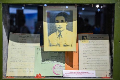 Kỷ vật còn lại của nhà văn Bùi Sơn Tùng - tác giả nổi tiếng với nhiều tác phẩm viết về Bác Hồ, trong đó nổi bật nhất là tiểu thuyết "Búp sen xanh",