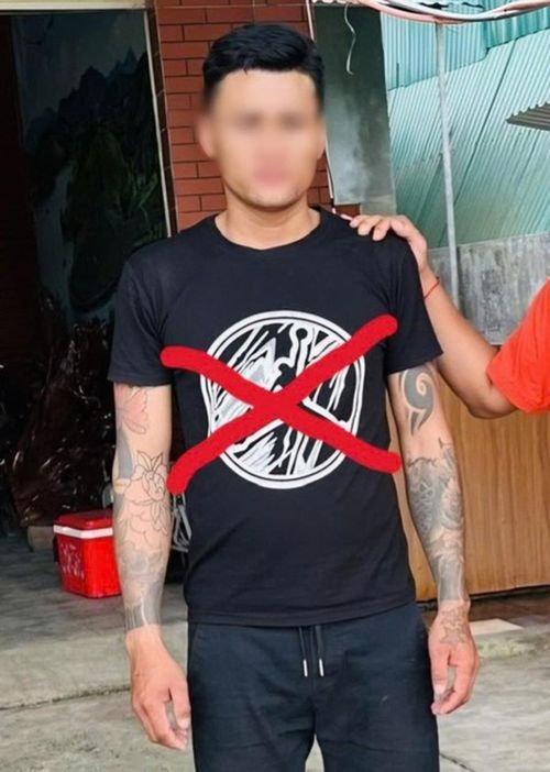 Vi Văn Cảnh đến cơ quan Công an đầu thú sau thời gian lẩn trốn tại Lào.