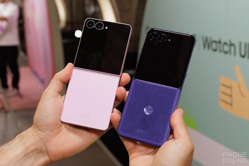 Motorola là hãng tiên phong cho phép người dùng chạy gần như đầy đủ giao diện Android ngay trên màn hình phụ. Ảnh: PhoneArena