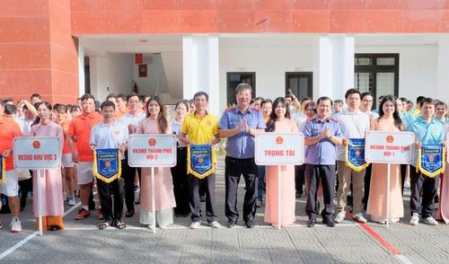  Hội thao năm nay thu hút hơn 100 vận động viên tham gia.
