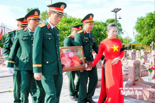 Lễ Truy điệu và an táng 80 hài cốt liệt sĩ quân tình nguyện và chuyên gia Việt Nam hy sinh tại Lào, ngày 21/5/2026.