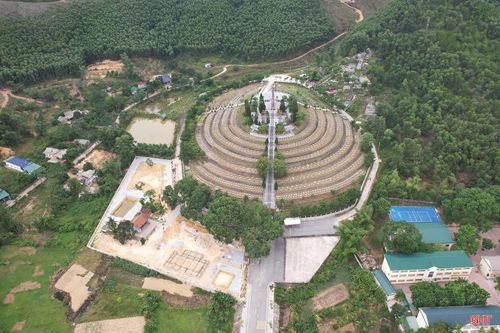Nghĩa trang Liệt sĩ Nầm ở xã Tứ Mỹ. (Ảnh Mạnh Hải)