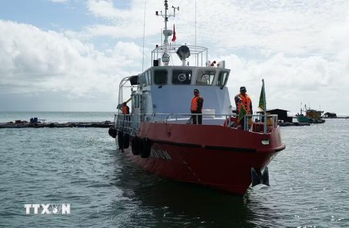 Tàu Bộ đội Biên phòng An Giang tuần tra, kiểm soát trên khu vực biển Phú Quốc (An Giang). (Ảnh: Lê Huy Hải/TTXVN)