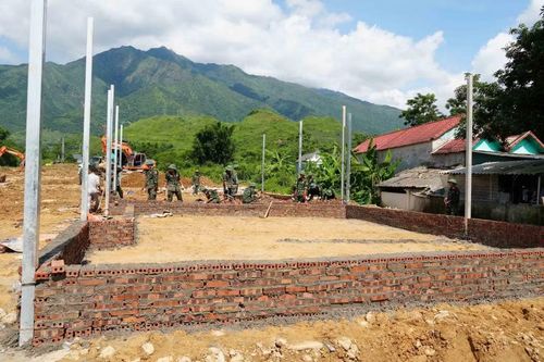 Những nền móng đầu tiên được hình thành. (Ảnh: Nguyễn Oanh/TTXVN)