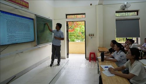 Giờ học của học sinh trường THPT Mường Quạ, xã Môn Sơn (Nghệ An).