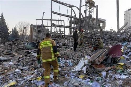 Hiện trường đổ nát sau các cuộc không kích của Mỹ và Israel xuống thủ đô Tehran, Iran ngày 2/3/2026. Ảnh: Kyodo/TTXVN