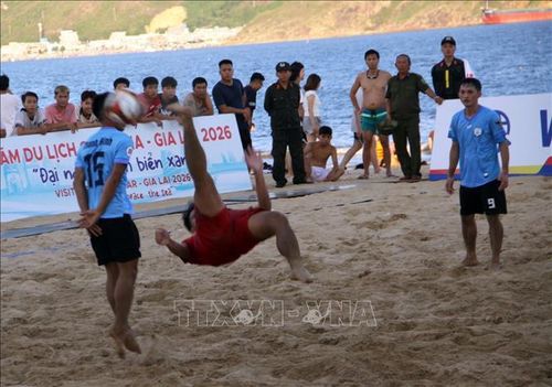 Các cầu thủ thi đấu tại giải.