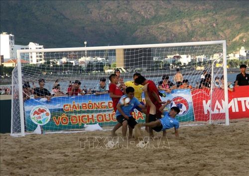 Các cầu thủ thi đấu tại giải.