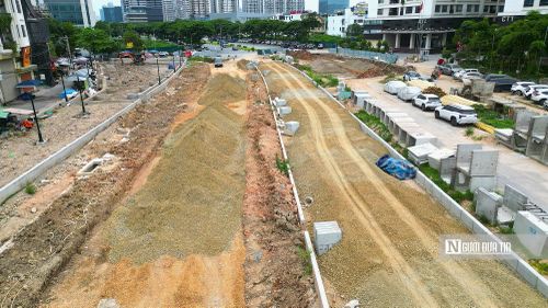 Sau khi tiếp nhận mặt bằng, các đơn vị liên quan đang phối hợp triển khai di dời hệ thống điện, nước, viễn thông cùng các công trình ngầm, nổi nằm trong phạm vi dự án nhằm tạo điều kiện thuận lợi để các hạng mục xây dựng được triển khai đồng bộ trong thời gian tới.