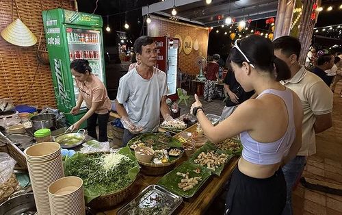 Du khách đánh giá "sao" cho món Cao Lầu Hội An.