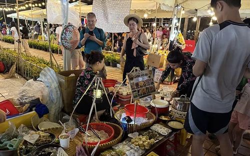 Ẩm thực gánh Hội An cũng góp mặt tại lễ hội.