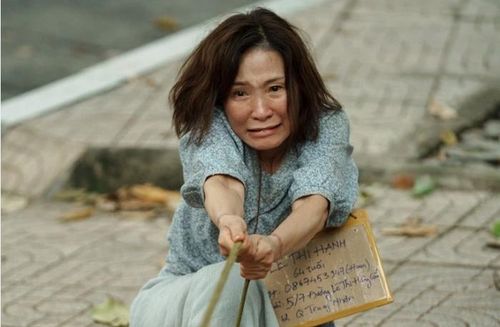 Hồng Đào trong Mang Mẹ Đi Bỏ, vai diễn giúp chị chiến thắng ở hạng mục nữ chính.