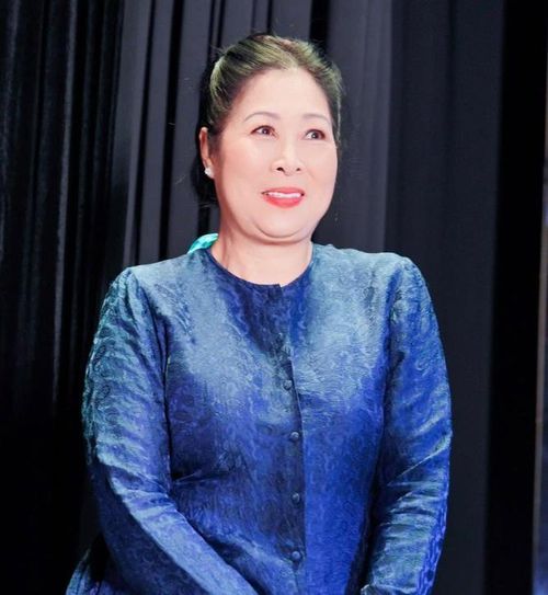 NSND Hồng Vân tiếp tục duy trì hoạt động nghệ thuật sôi nổi ở cả sân khấu lẫn điện ảnh. Ảnh: FBNV