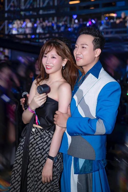 Trấn Thành và Hari Won thường xuyên chia sẻ những khoảnh khắc đồng hành trong cuộc sống lẫn công việc. 