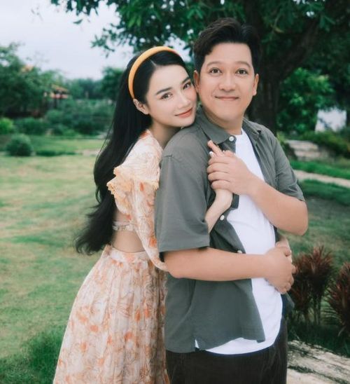 Nhã Phương bất ngờ đăng tải dòng trạng thái tuyên bố nghỉ yêu Trường Giang.