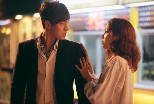 Kong Hyo Jin vào vai Tae Gong Sil, cô gái có khả năng nhìn thấy hồn ma nên luôn sống trong sợ hãi. Mọi chuyện thay đổi khi cô gặp Joo Joong Won (So Ji Sub). Mỗi khi chạm vào anh, những hồn ma đều biến mất.