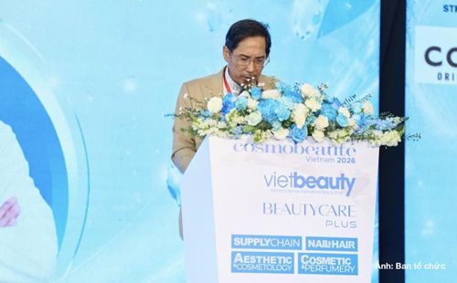 Ông Lê Tôn Dũng - Chủ tịch Chi hội Thẩm mỹ nội khoa Việt Nam (AMSV) phát biểu tại lễ khai mạc.